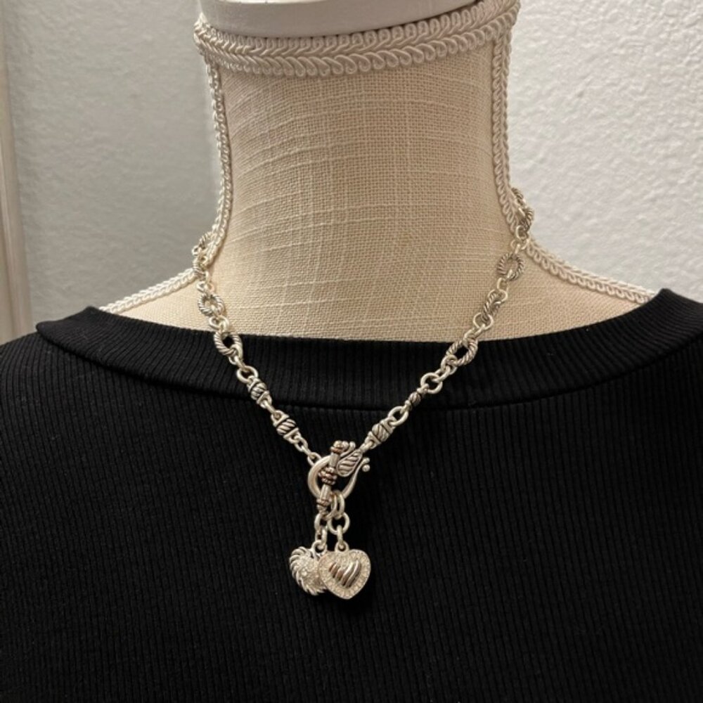 Elegant Silver Heart Pendant Necklace - Picture 6 of 7